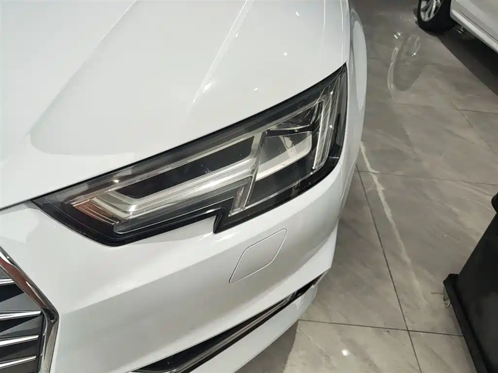 Audi A4L 2019