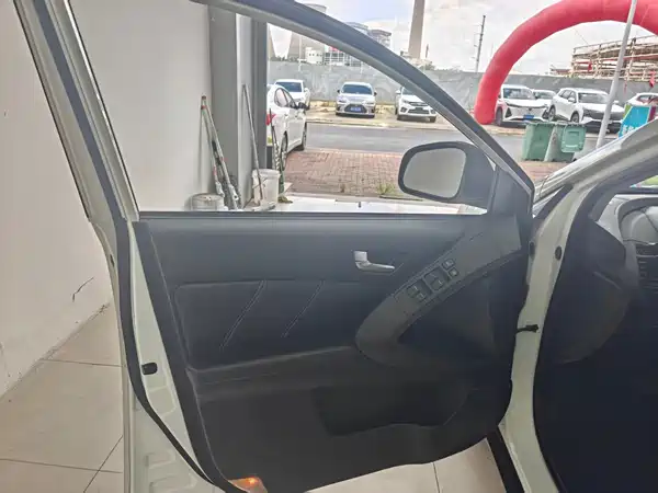 Luxgen You6 SUV 2016