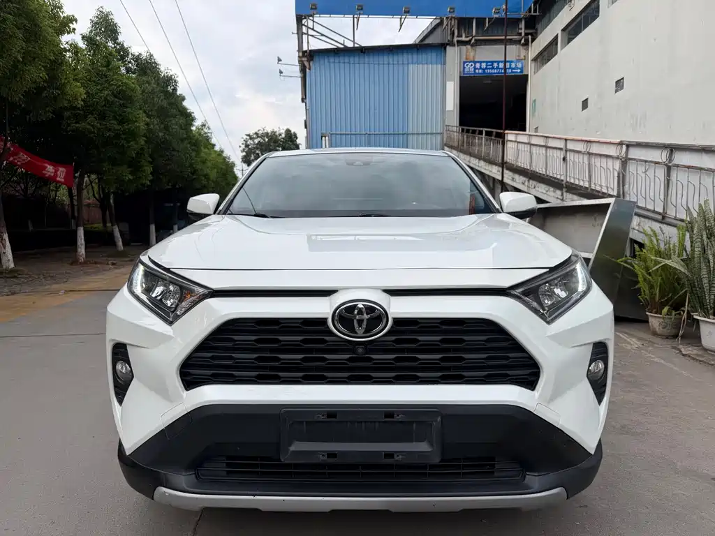 Toyota RAV4 2020 — фото 2