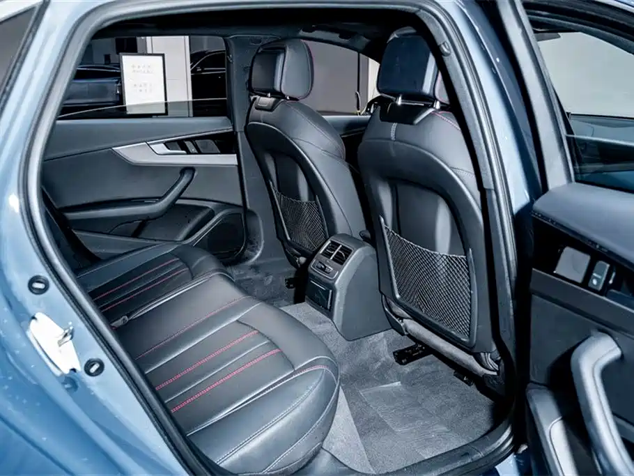 Audi A4L 2023 — фото 23