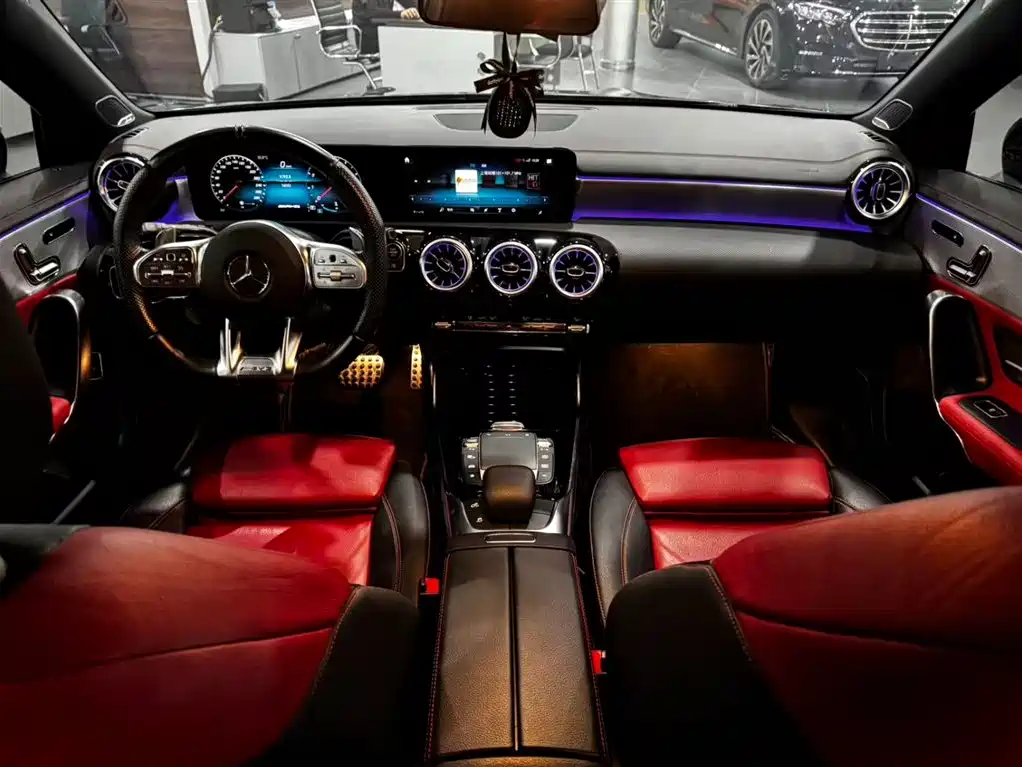 Mercedes-Benz A-Class AMG 2021 — фото 17