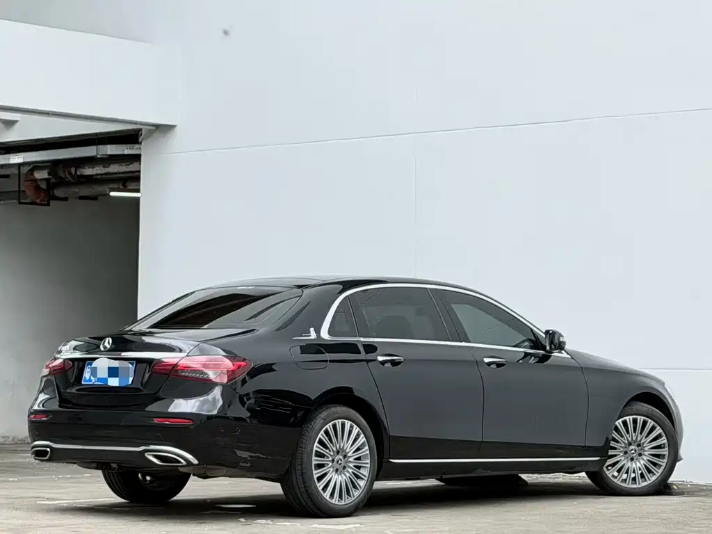 Mercedes-Benz E-Class 2023 — фото 9