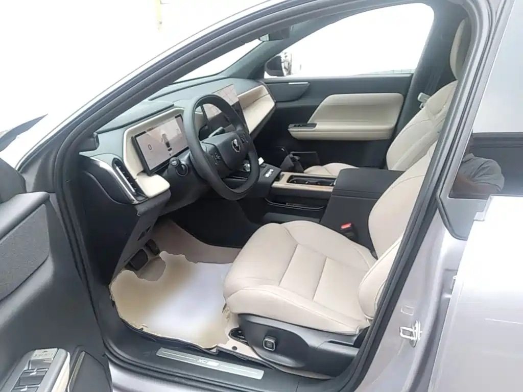 Volvo XC70 PHEV 2025 — фото 15