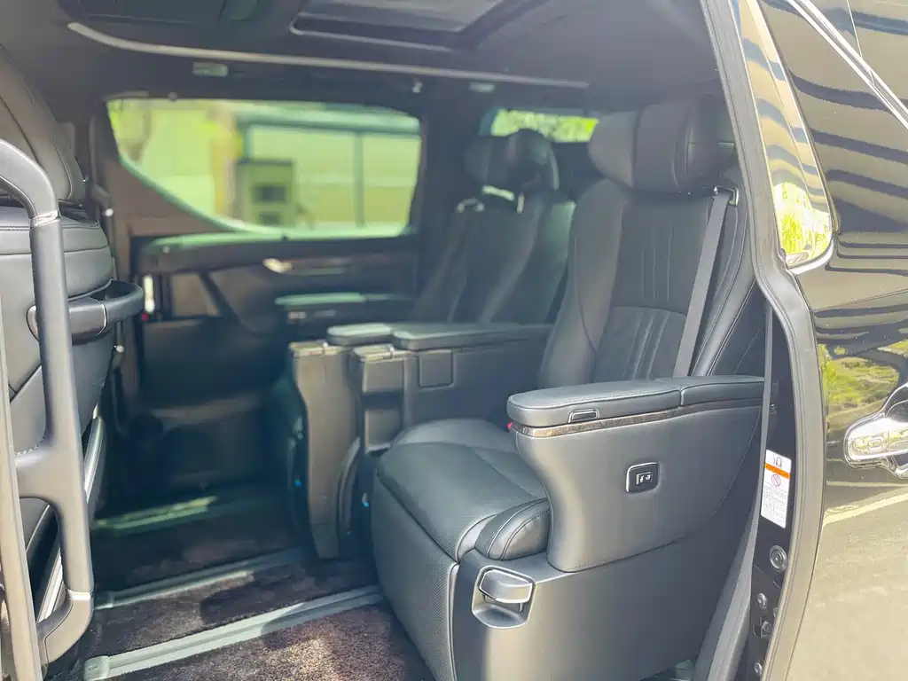 Toyota Alphard 2021 — фото 12