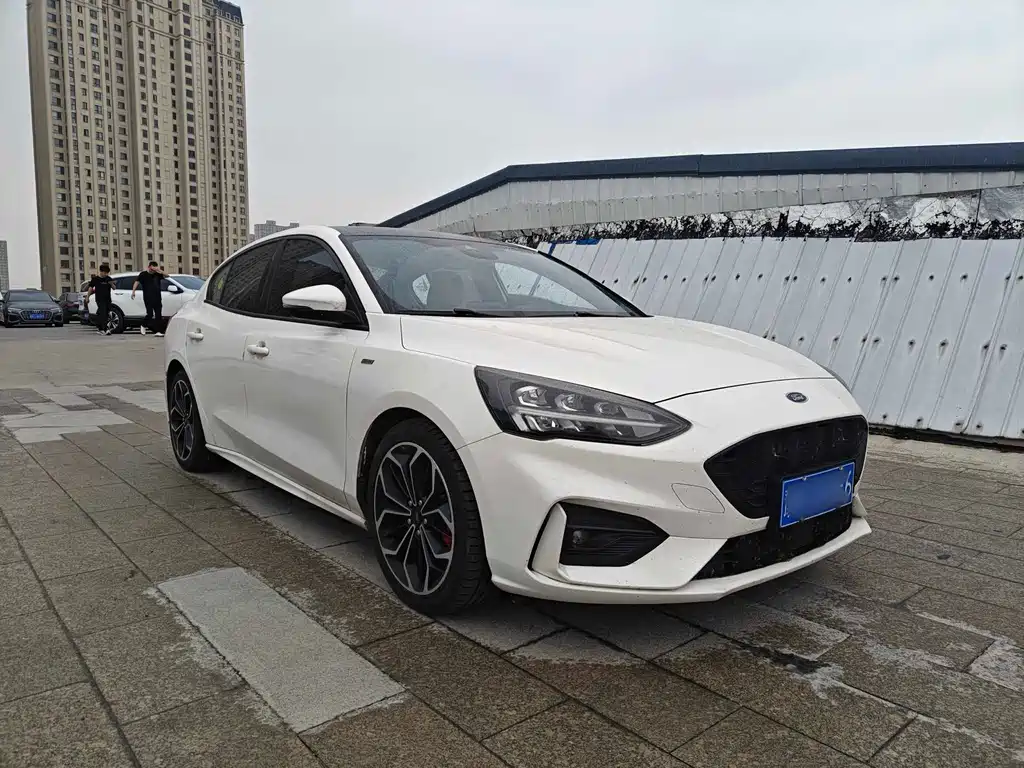 Ford Focus 2019 — фото 3