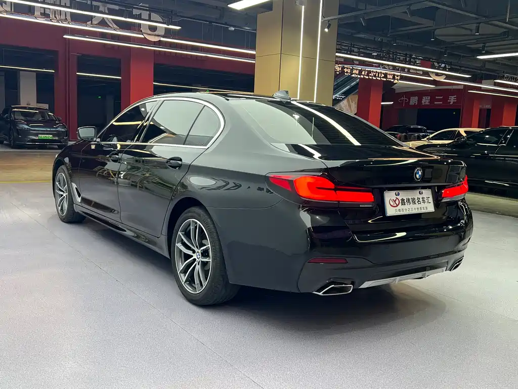 BMW 5 Series 2022 — фото 16