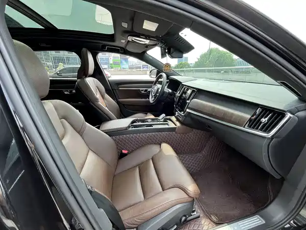 Volvo S90 2024