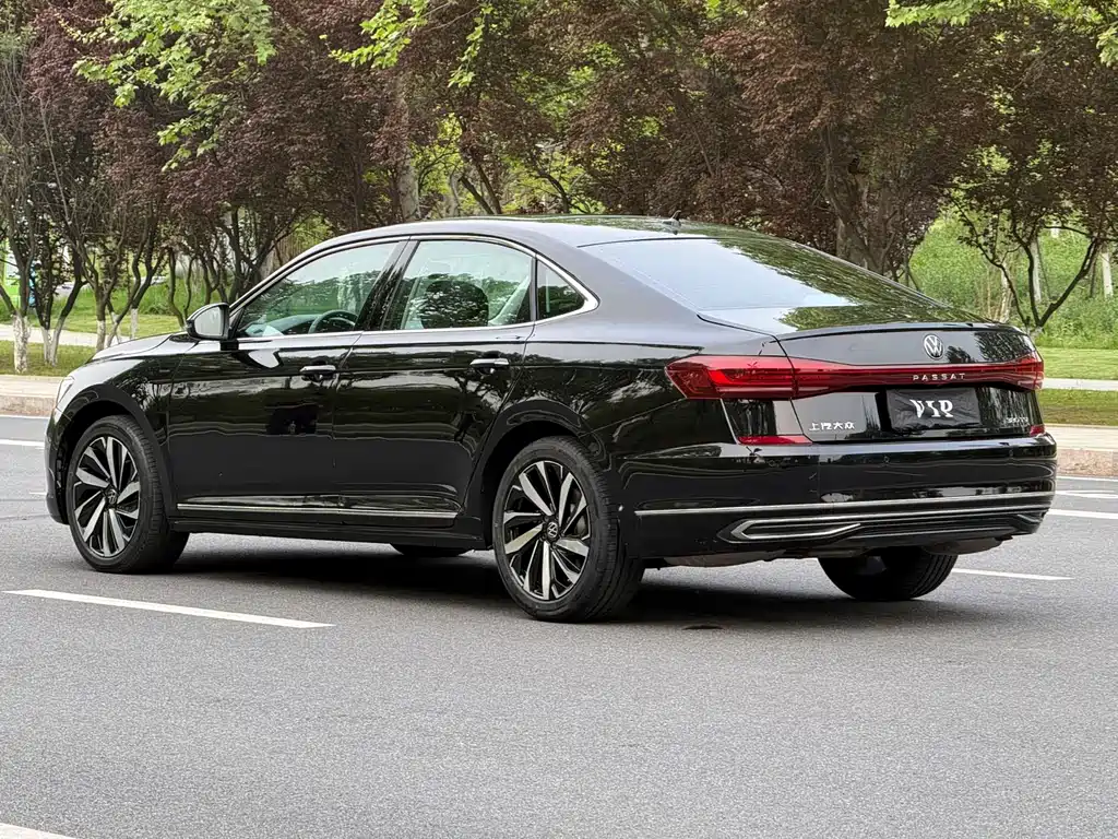 Volkswagen Passat 2025 — фото 7