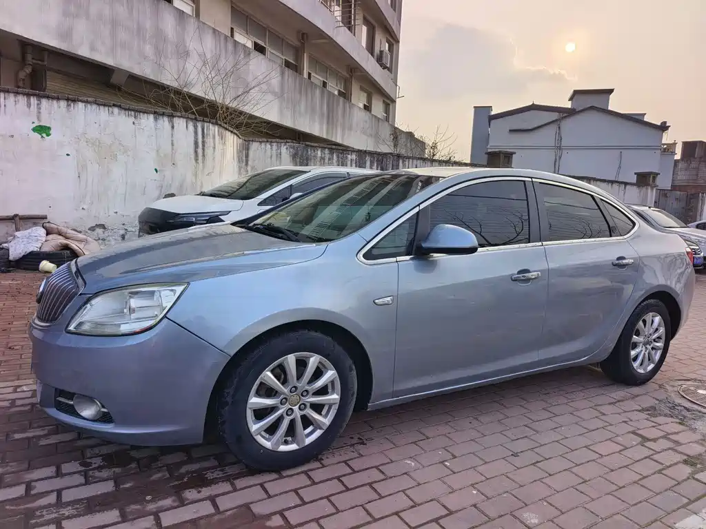 Buick Excelle 2012 — фото 11