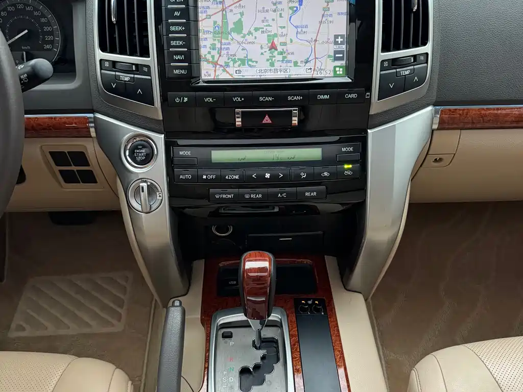 Toyota Land Cruiser 2013 — фото 25