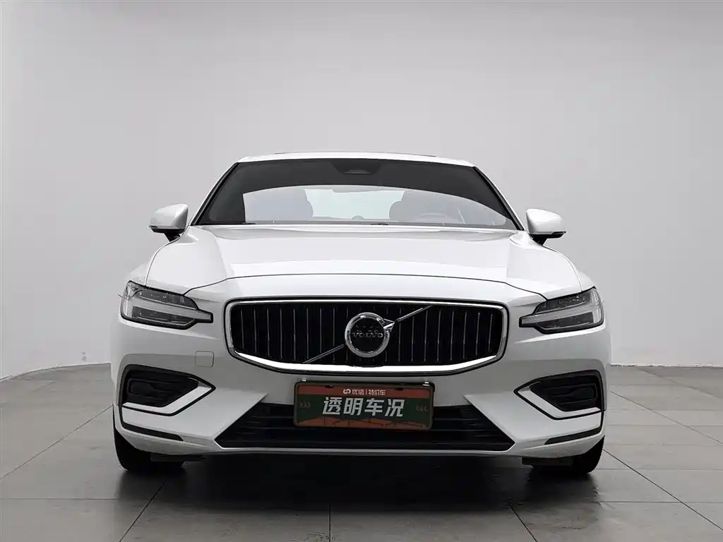 Volvo S60 2022 — фото 3