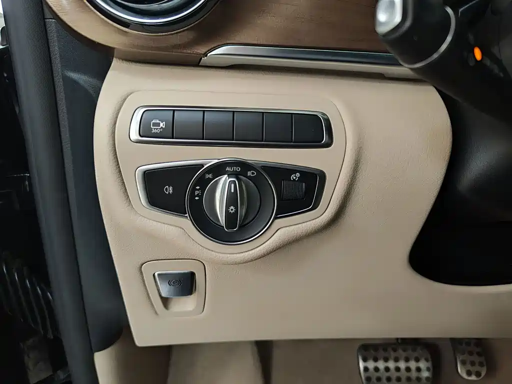 Mercedes-Benz V-Class 2023 — фото 16