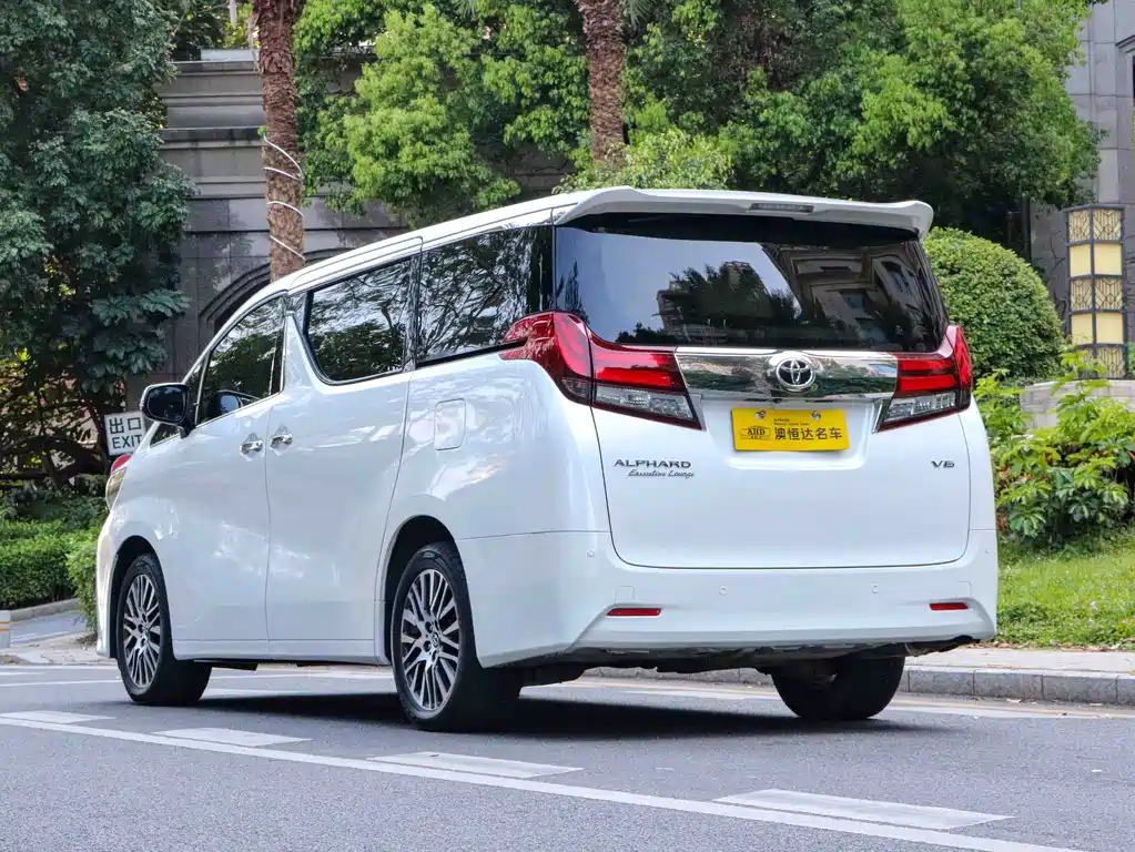 Toyota Alphard 2018 — фото 14