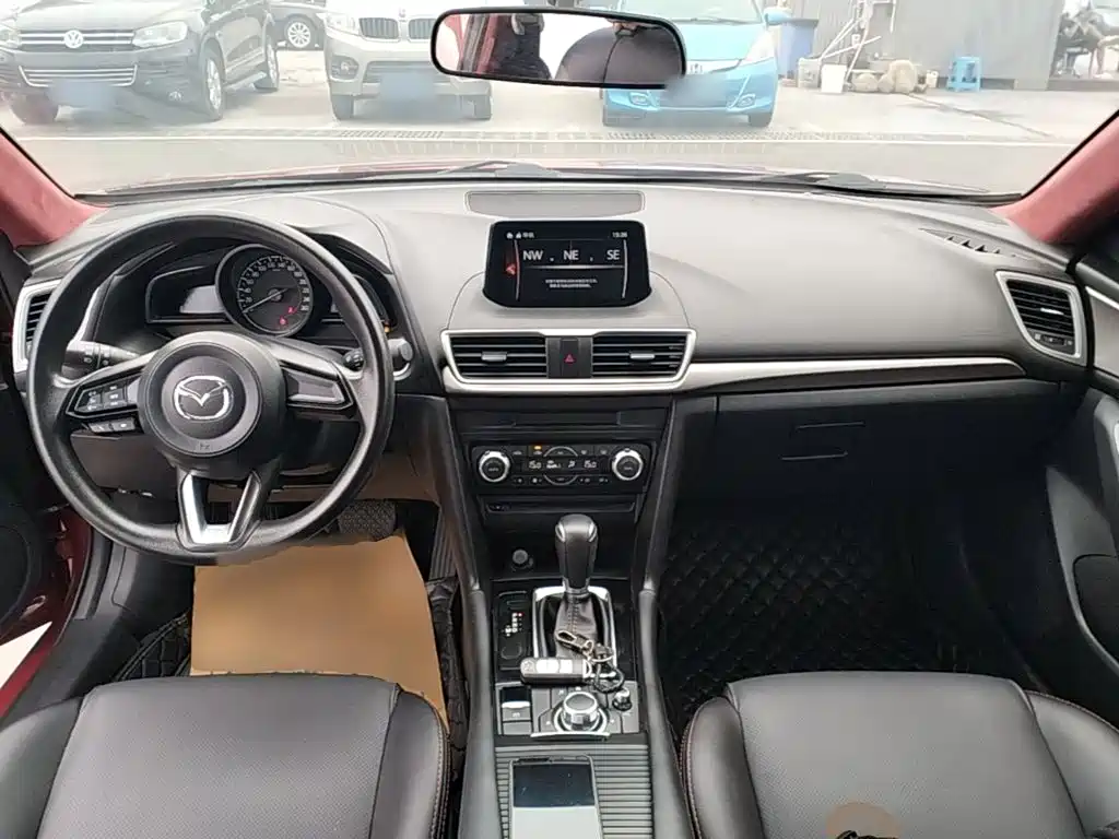 Mazda 3 Axela 2019 — фото 10