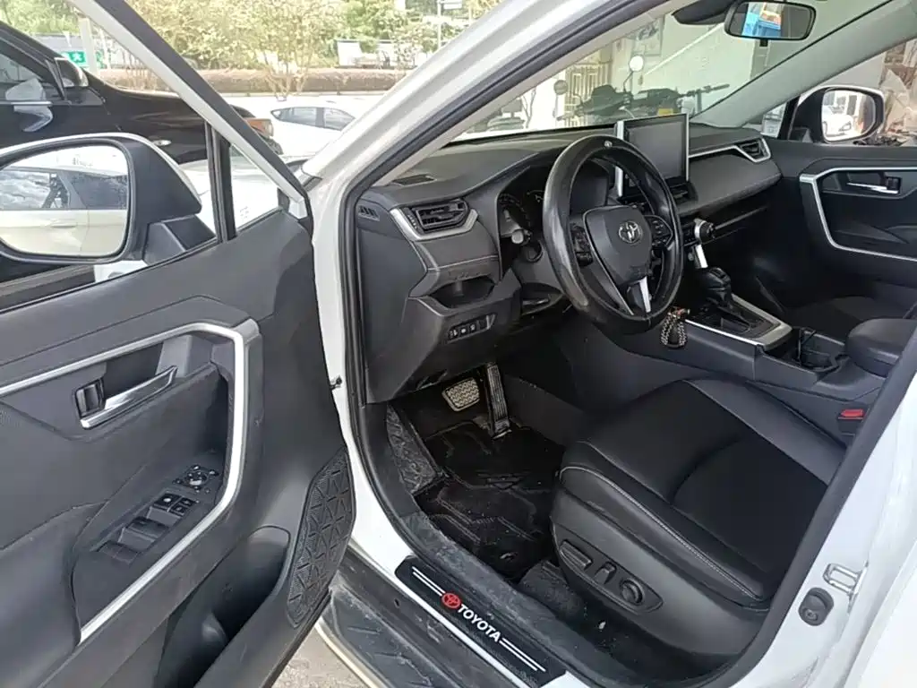 Toyota RAV4 2022 — фото 16