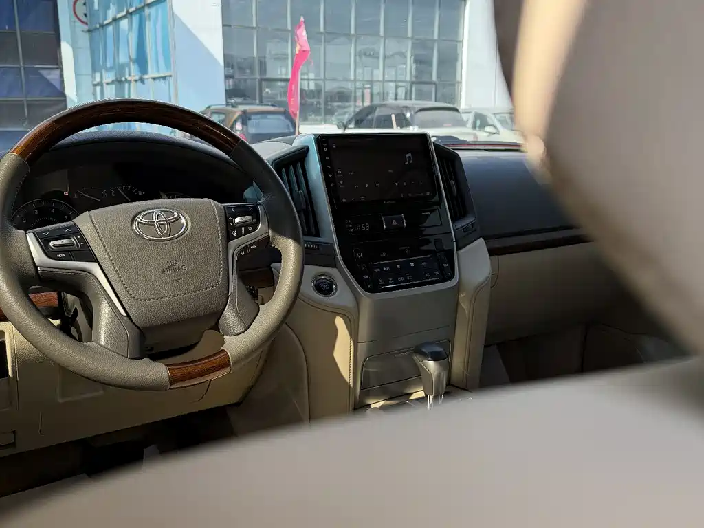 Toyota Land Cruiser 2018 — фото 17