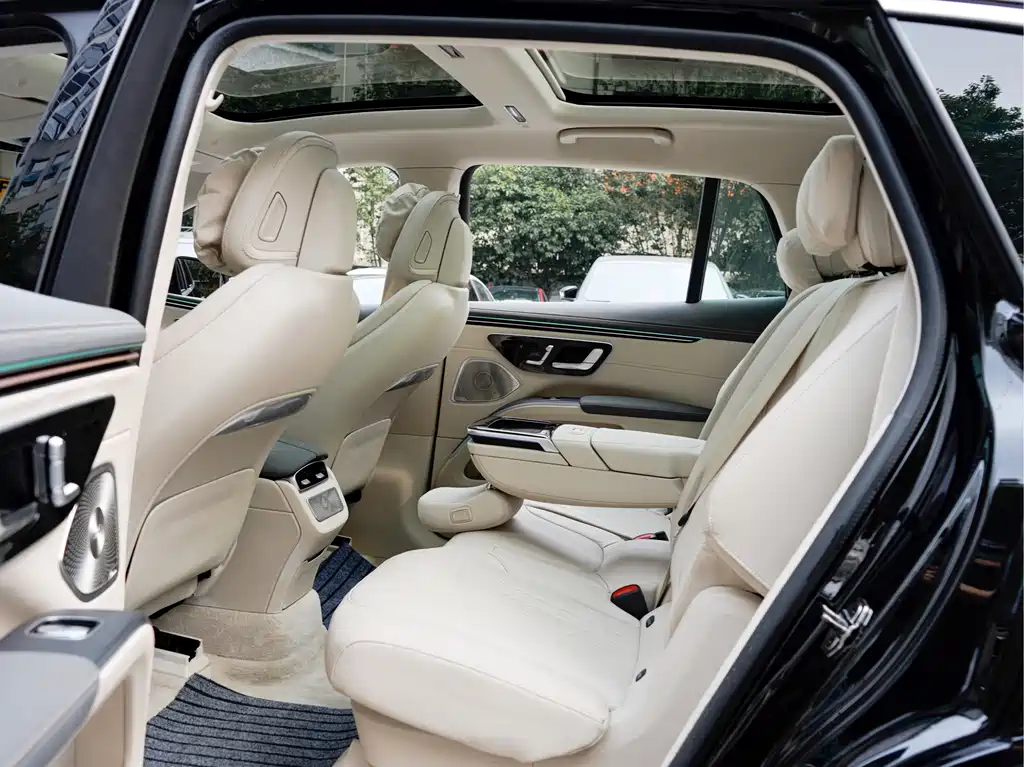 Mercedes-Benz EQS SUV 2024 — фото 12