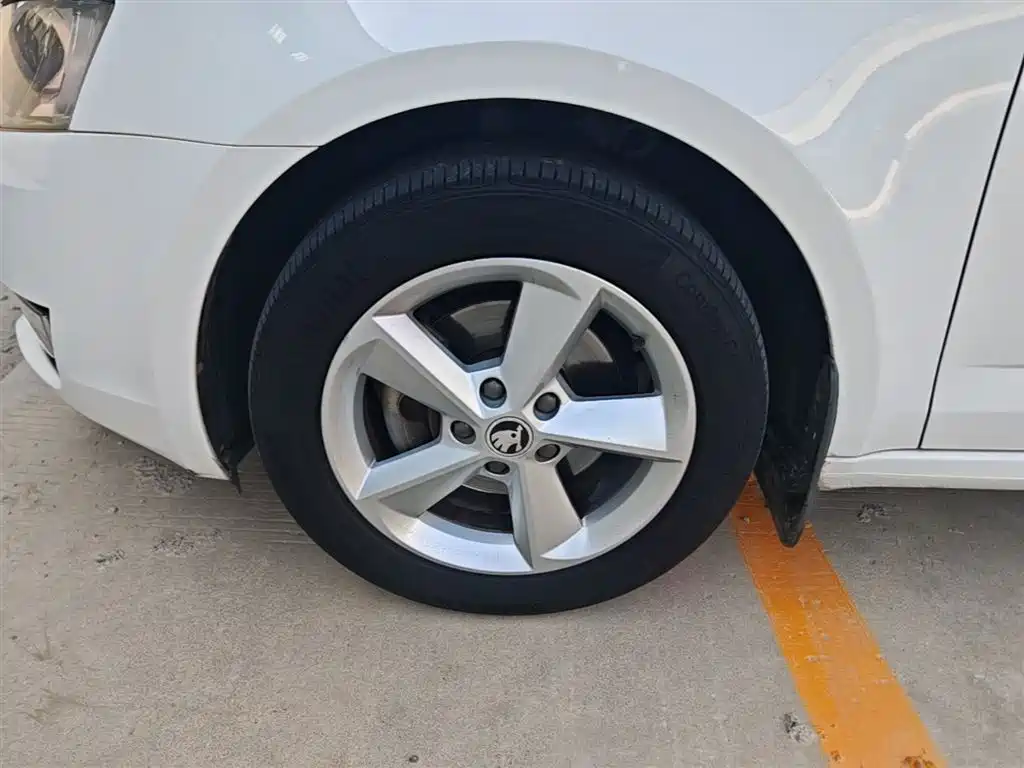 Skoda Octavia 2015 — фото 23