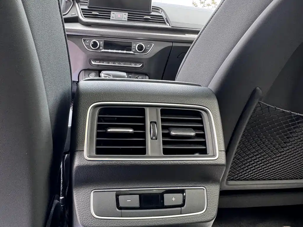 Audi Q5L 2023 — фото 10