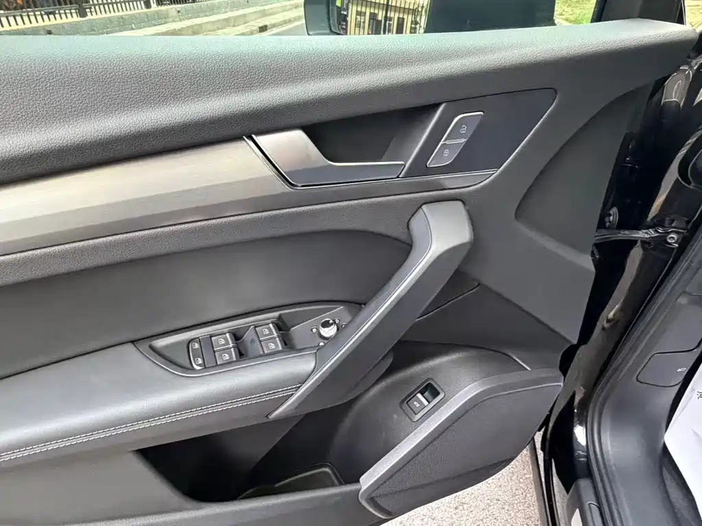 Audi Q5L 2023 — фото 12