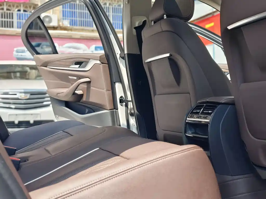 BMW 5 Series 2021 — фото 14