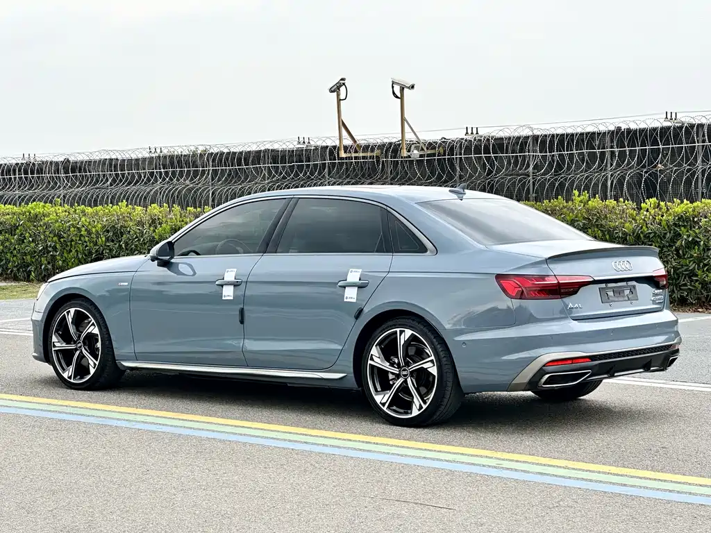 Audi A4L 2022 — фото 5