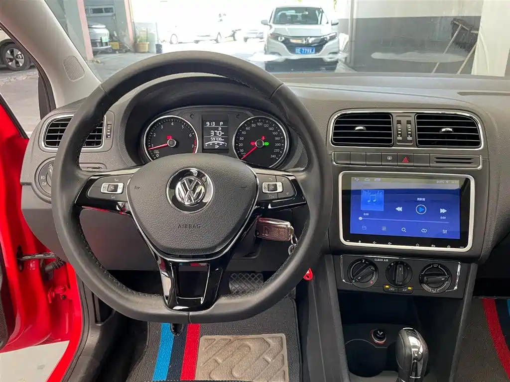 Volkswagen Polo 2017 — фото 12