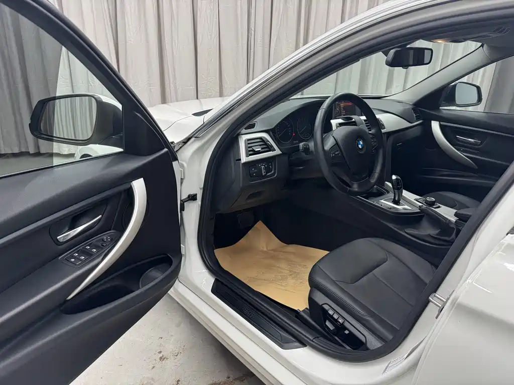 BMW 3 Series 2015 — фото 24