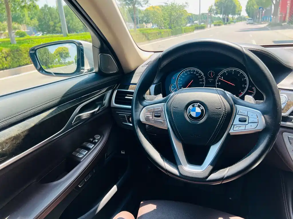 BMW 7 Series 2017 — фото 15