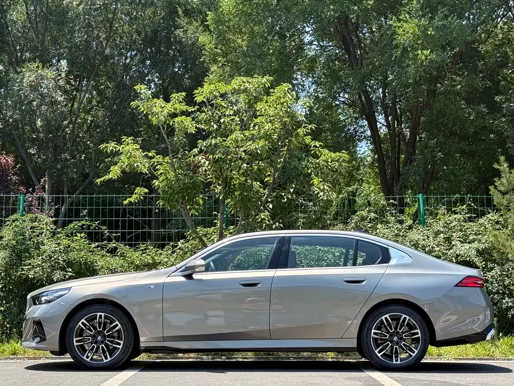BMW 5 Series 2025