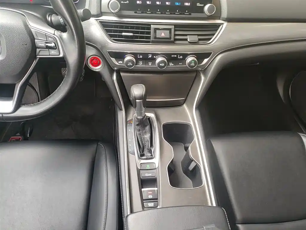 Honda Accord 2018 — фото 14