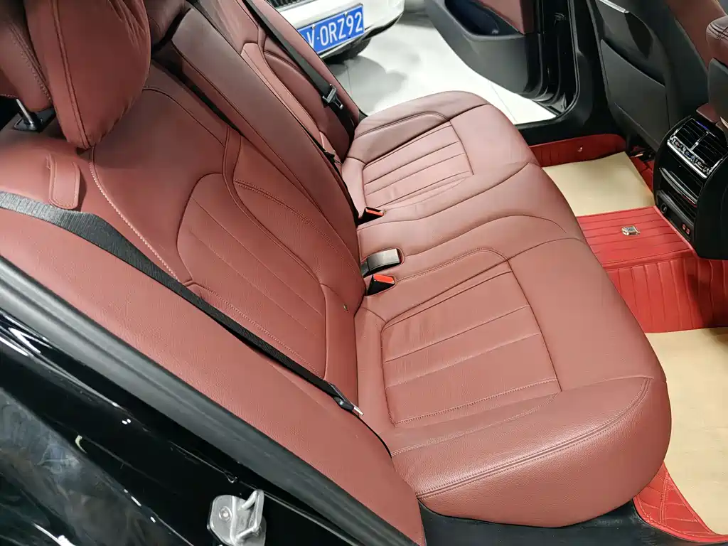 BMW 5 Series 2020 — фото 10