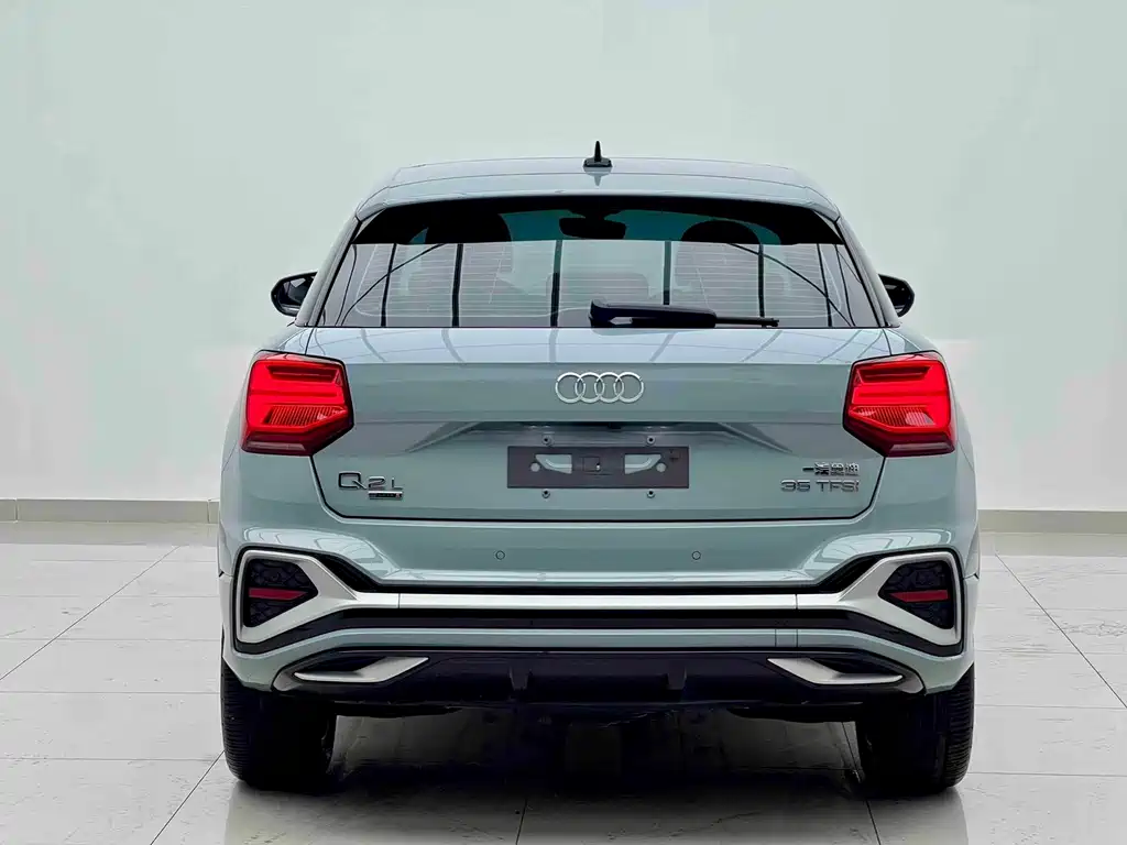 Audi Q2L 2023