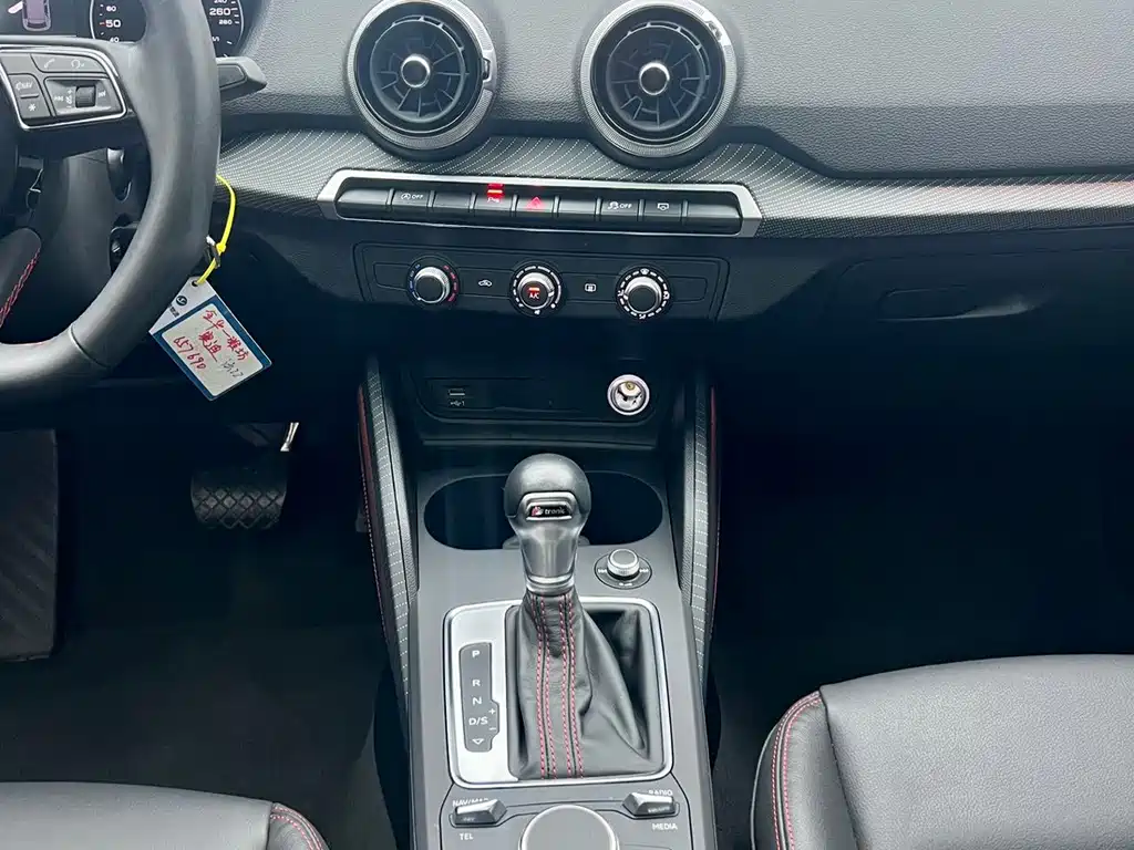 Audi Q2L 2023 — фото 15