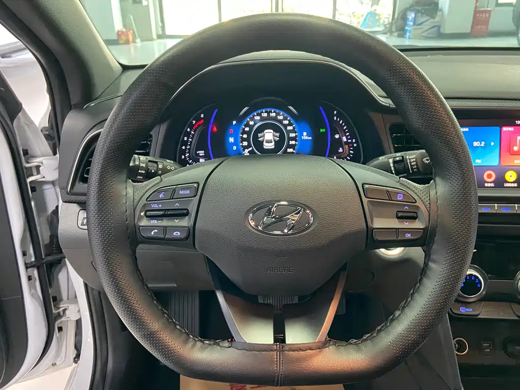 Hyundai Elantra 2020 — фото 13