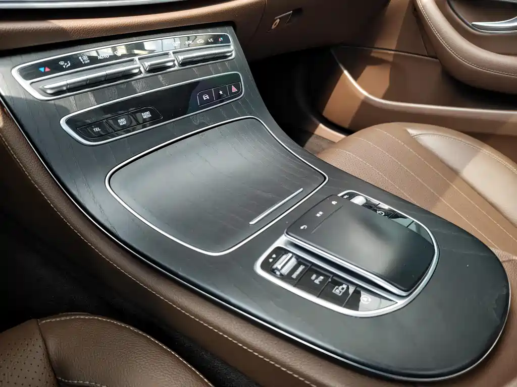 Mercedes-Benz E-Class 2021 — фото 25