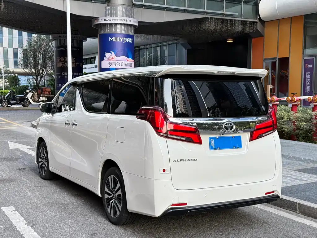 Toyota Alphard 2018 — фото 22
