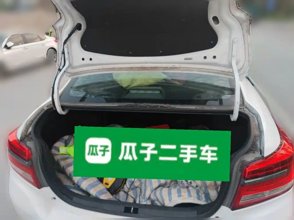 Toyota Yaris L 2017 — фото 10