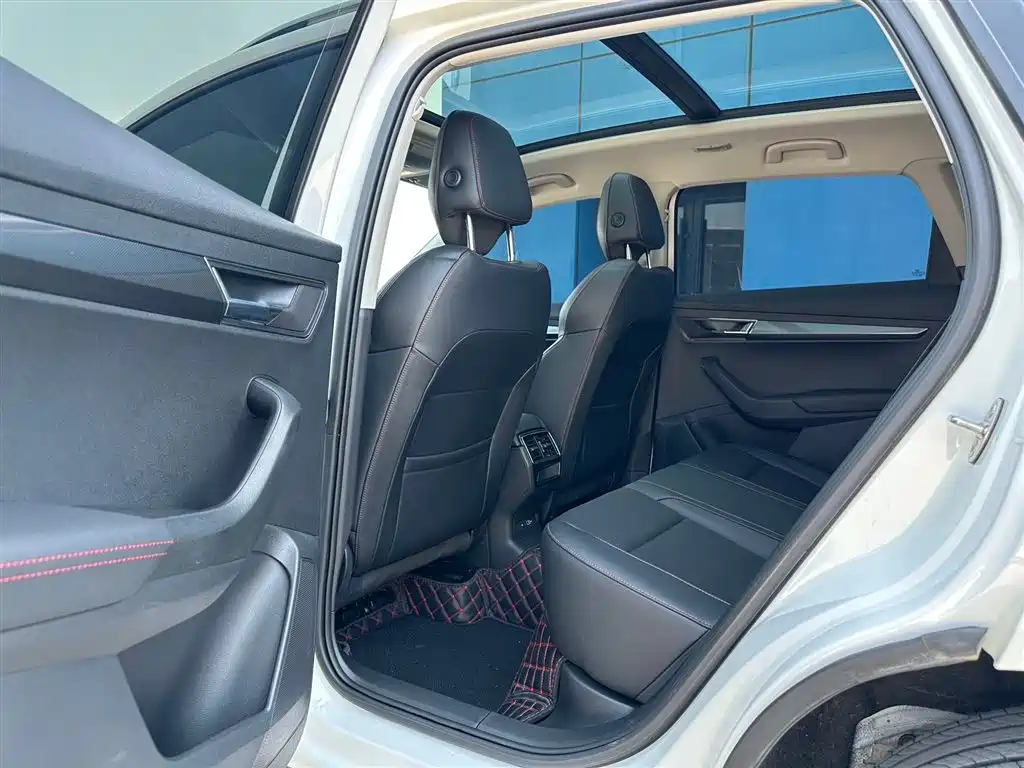 Skoda Karoq 2023 — фото 9