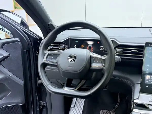 NIO ES6 2020