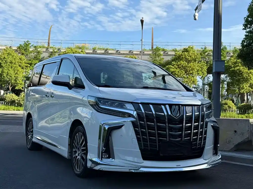 Toyota Alphard 2017 — фото 3