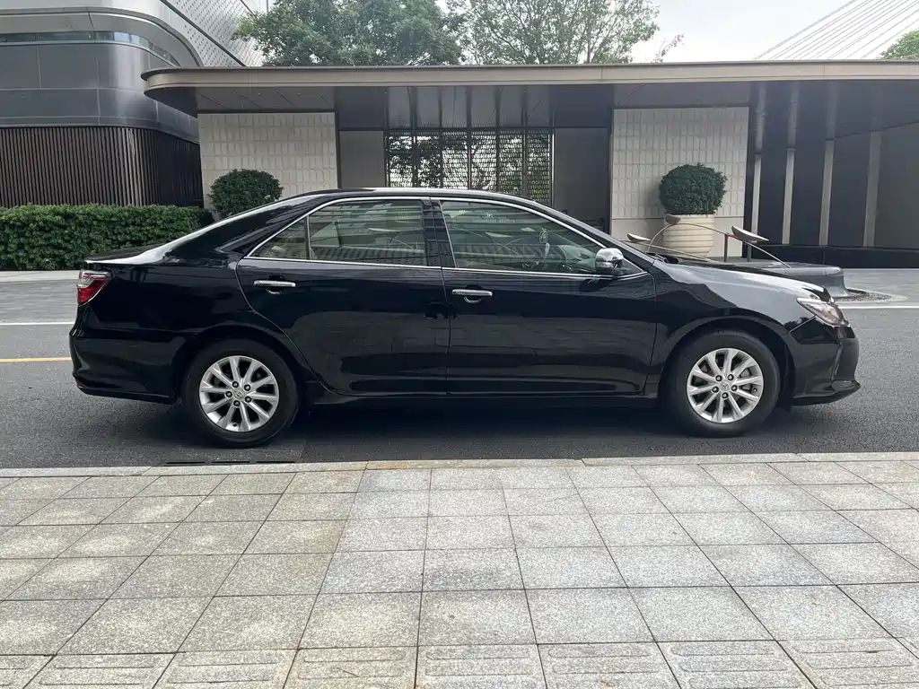 Toyota Camry 2015 — фото 6