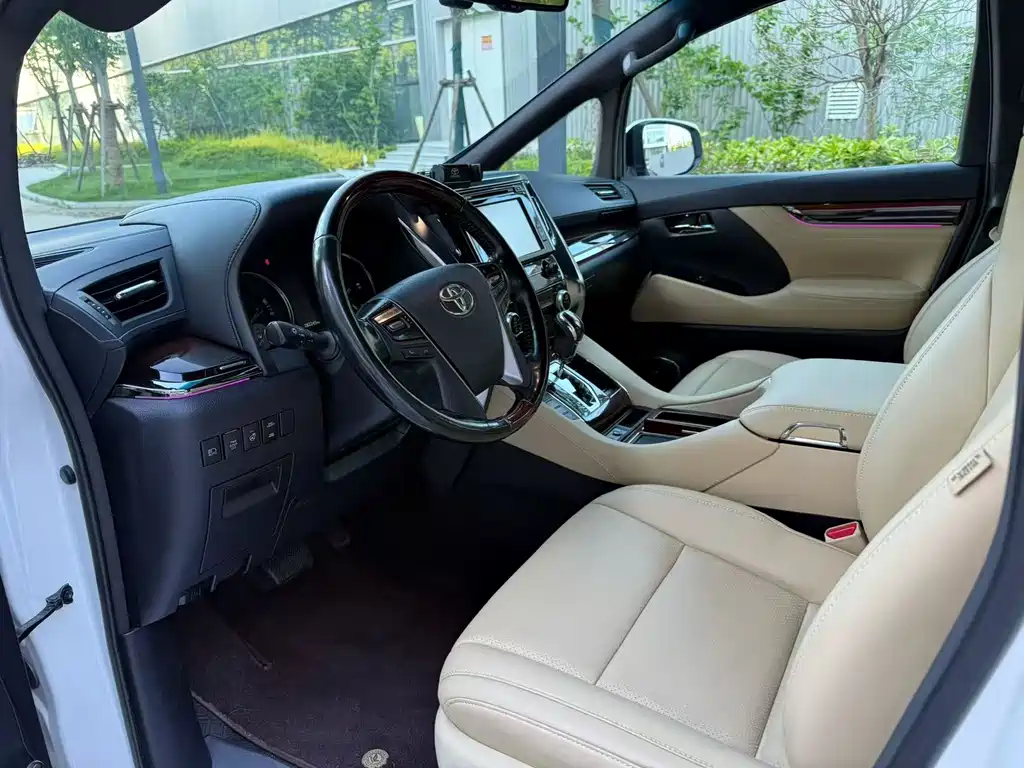 Toyota Alphard 2017 — фото 4