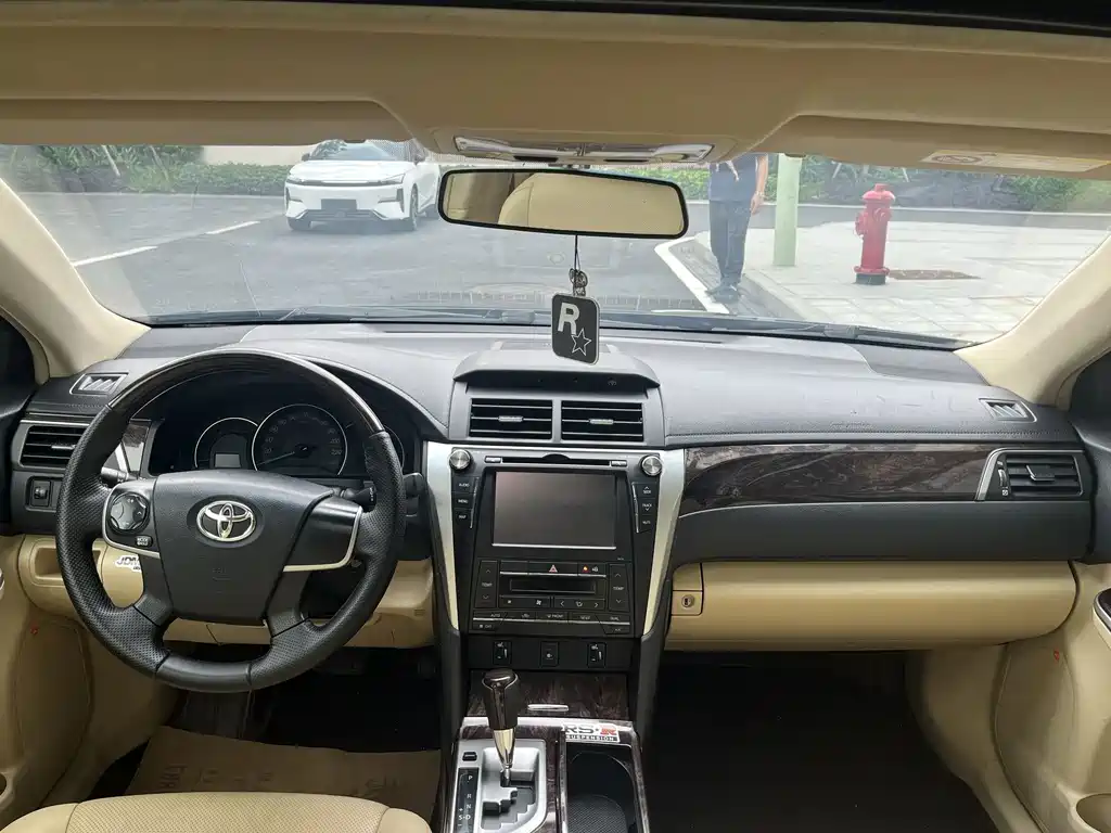 Toyota Camry 2015 — фото 16