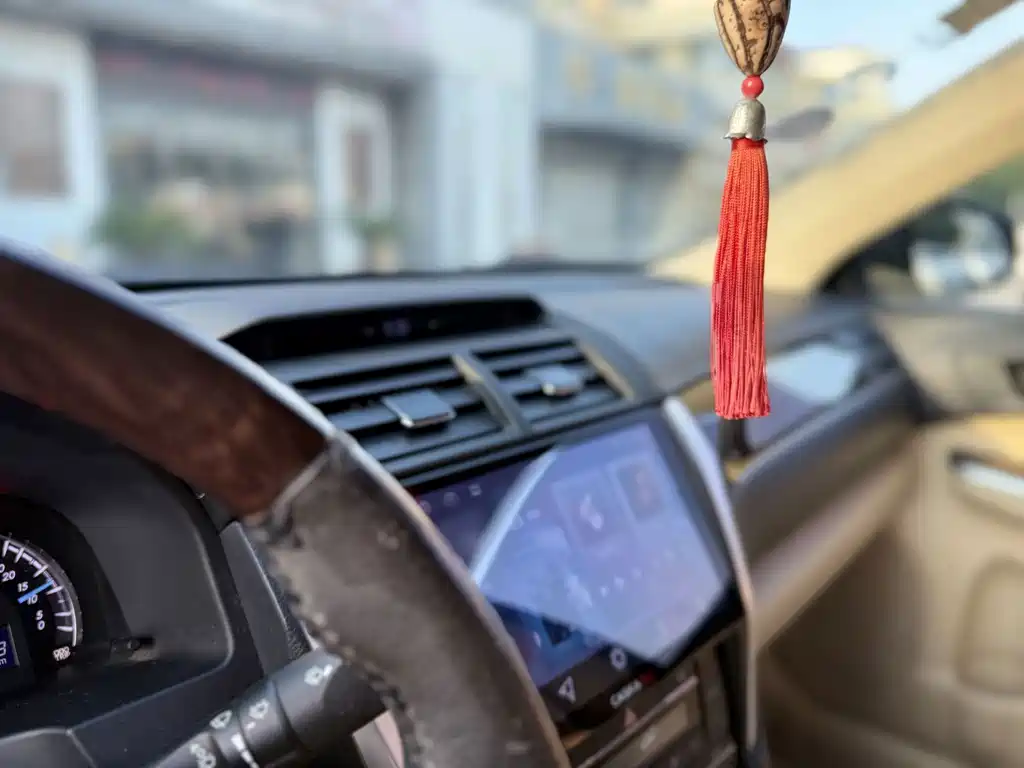 Toyota Camry 2017 — фото 16
