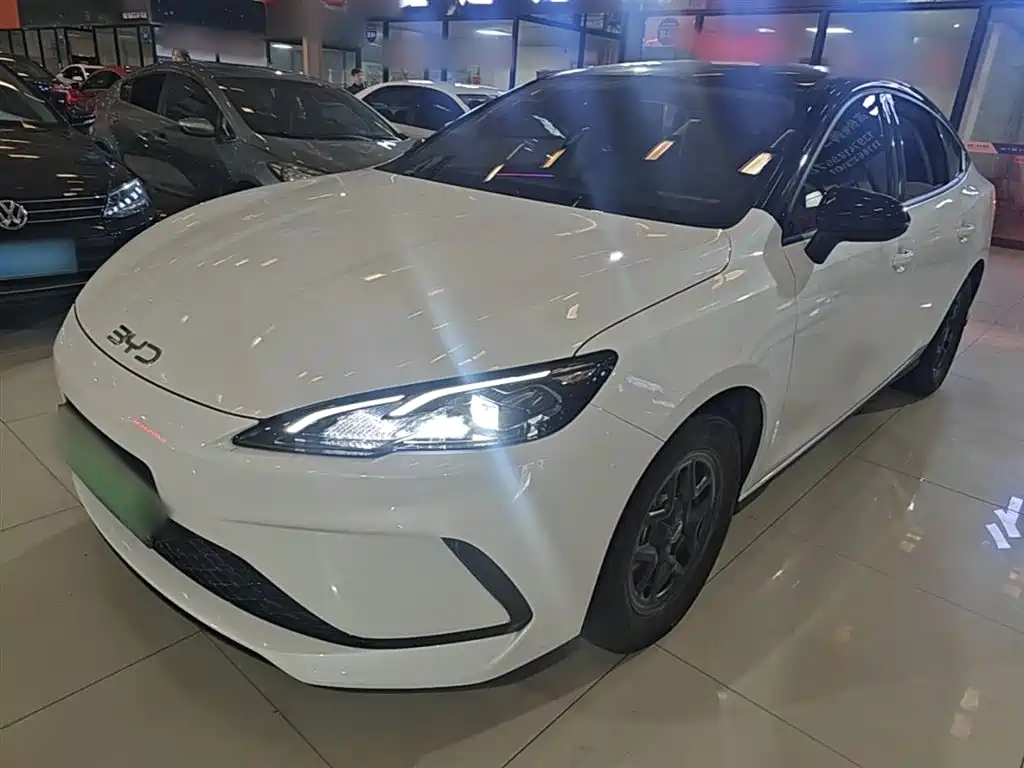 BYD Seal 05 DM-i 2025 — фото 1