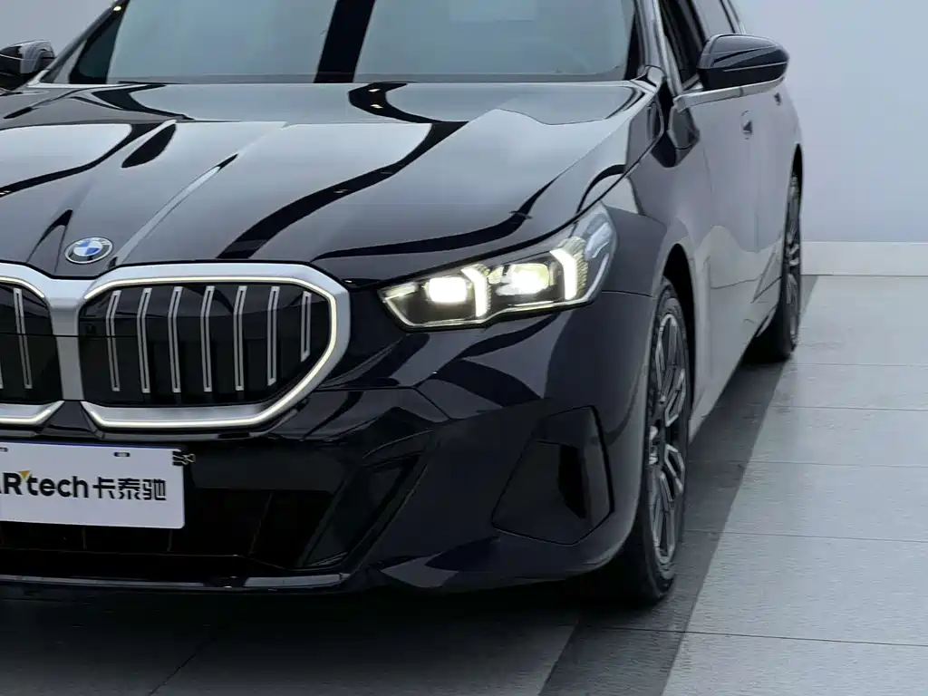 BMW 5 Series 2025
