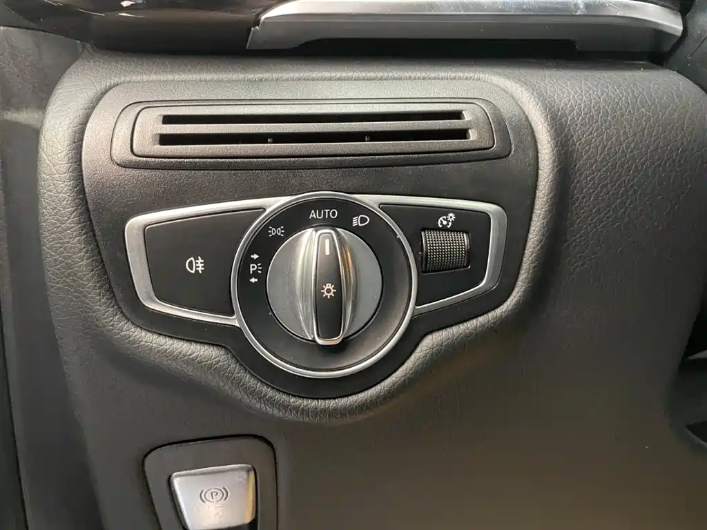 Mercedes-Benz V-Class 2018 — фото 19