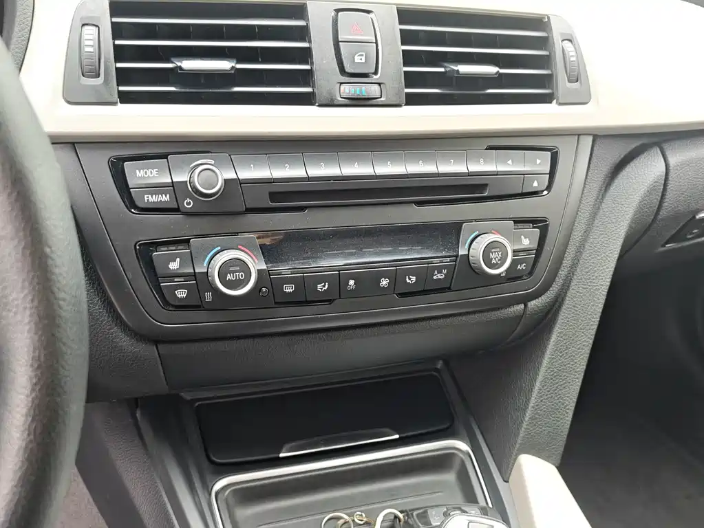BMW 3 Series 2015 — фото 10