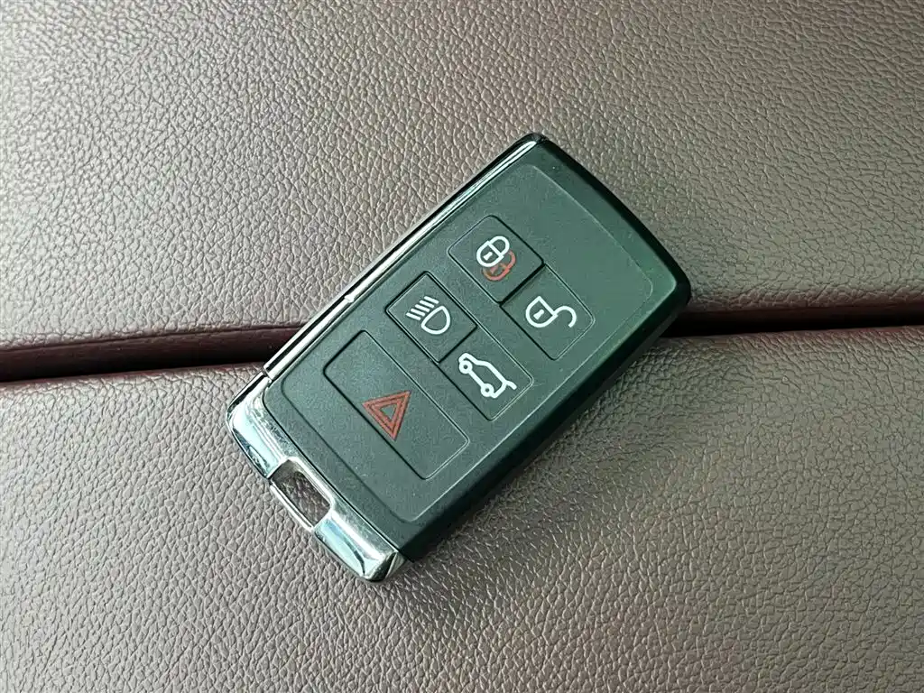 Land Rover Evoque 2022 — фото 17